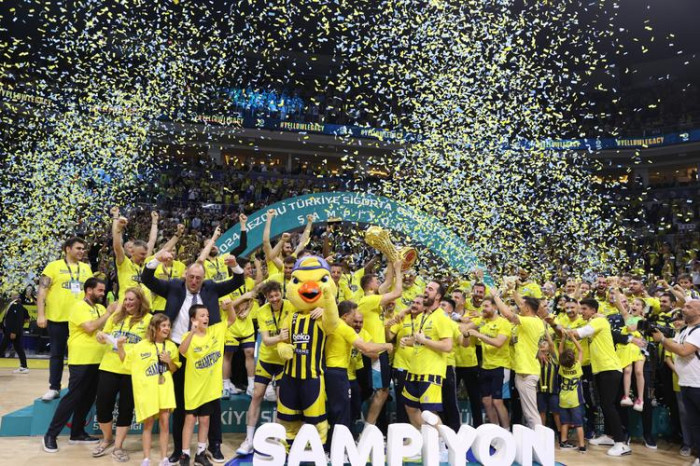 Fenerbah&ccedil;e Beko'nun şampiyonluk coşkusu