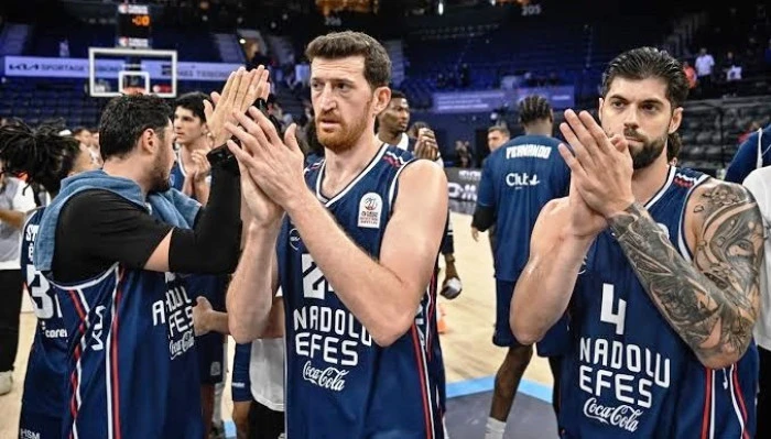 Anadolu Efes, Beşiktaş'ı farklı yendi:95-81