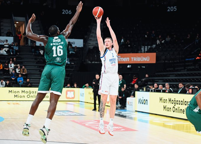  Anadolu Efes farklı kazandı:95-72