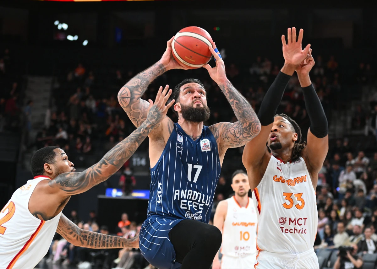Anadolu Efes, Galatasaray'ı mağlup etti:87-80