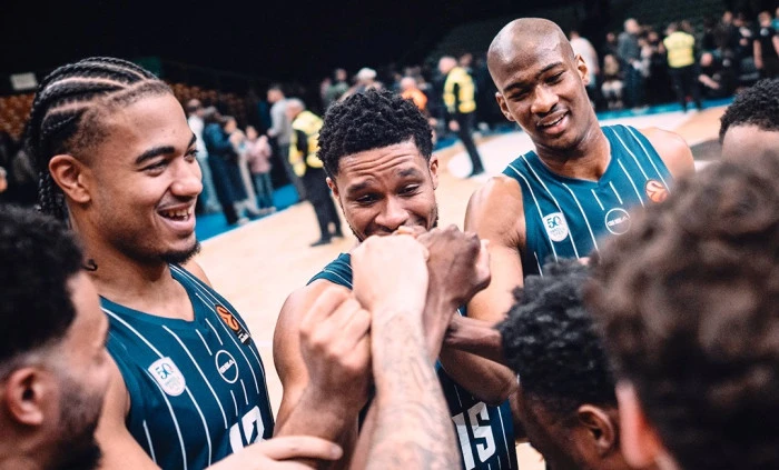 Anadolu Efes, Mersin'de kazandı:88-86