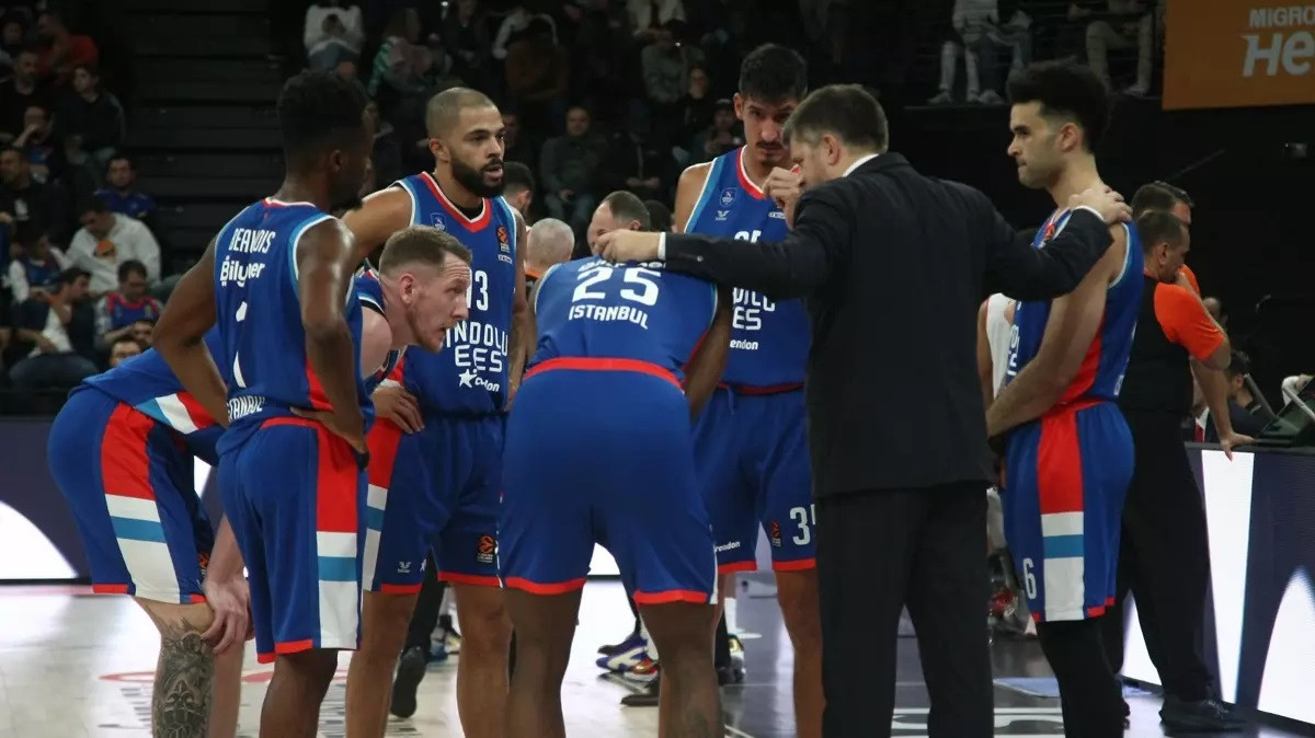 Anadolu Efes, Paris Basket'e boyun eğdi:84-93