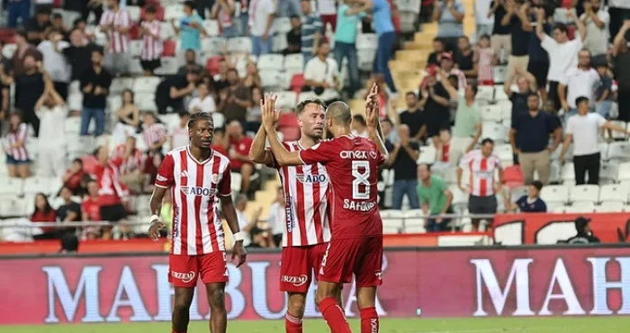 Antalyaspor, sahasında coştu:3-0