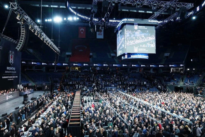 Beşiktaş Olağanüstü Seçimli Genel Kurulu’nda ilk 10 sandık sonuçları açıklandı. Serdal Adalı 3 bin 40, Hüseyin Yücel 1383 oy aldı.