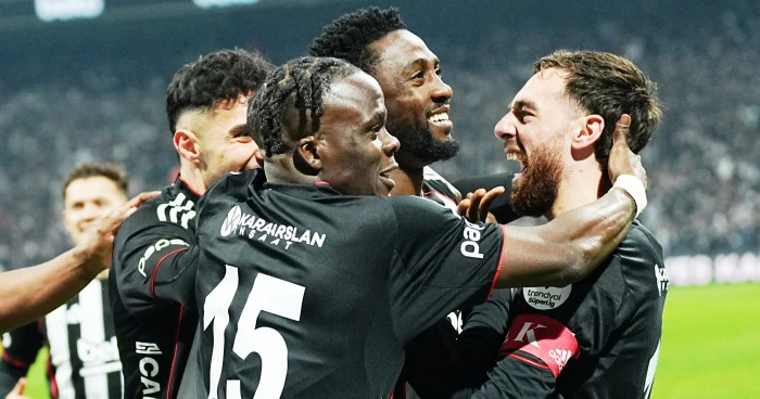 Beşiktaş, sahasında coştu:4-0