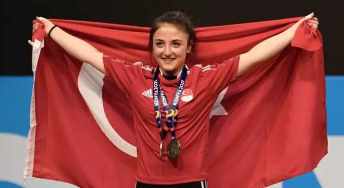 Cansu Bektaş, &uuml;st &uuml;ste 3. kez Avrupa şampiyonu