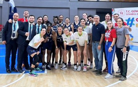 Çekişmeli maçı Nesibe Aydın kazandı:66-63