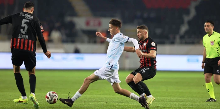 &Ccedil;orum FK, evinde farklı galip:4-1