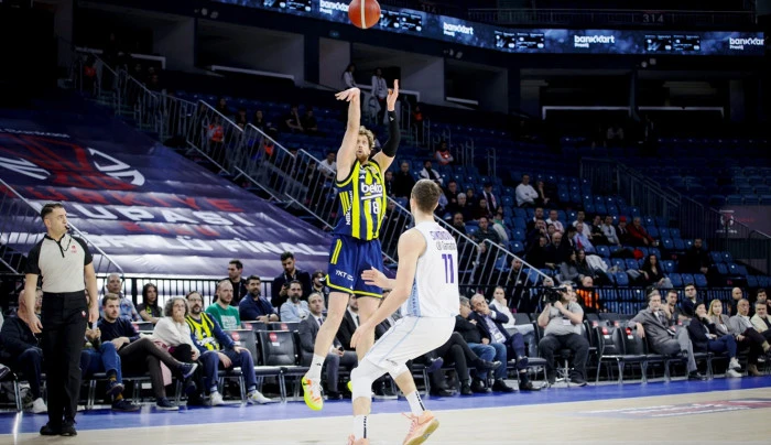  Fenerbah&ccedil;e Beko kupada adını finale yazdırdı:86-78