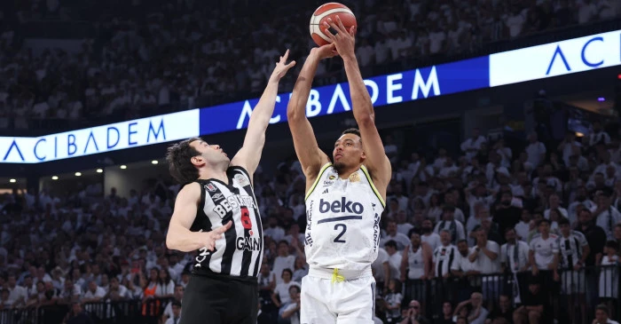 Fenerbah&ccedil;e Beko  seride durumu 2-1 yaptı:82-71