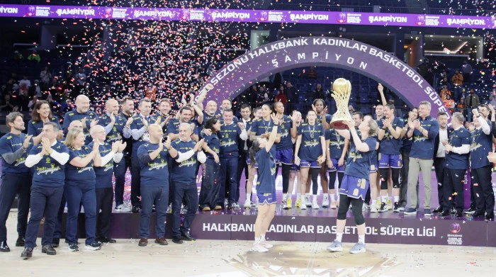  Fenerbah&ccedil;e Opet, namağlup şampiyon:87-76