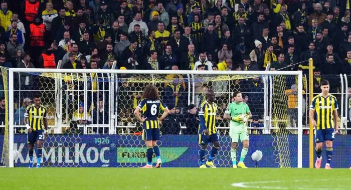 Fenerbah&ccedil;e,  turu zora soktu:0-3