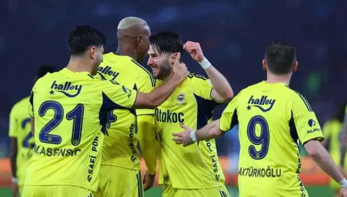 Fenerbah&ccedil;e zirveden kopmadı:3-2