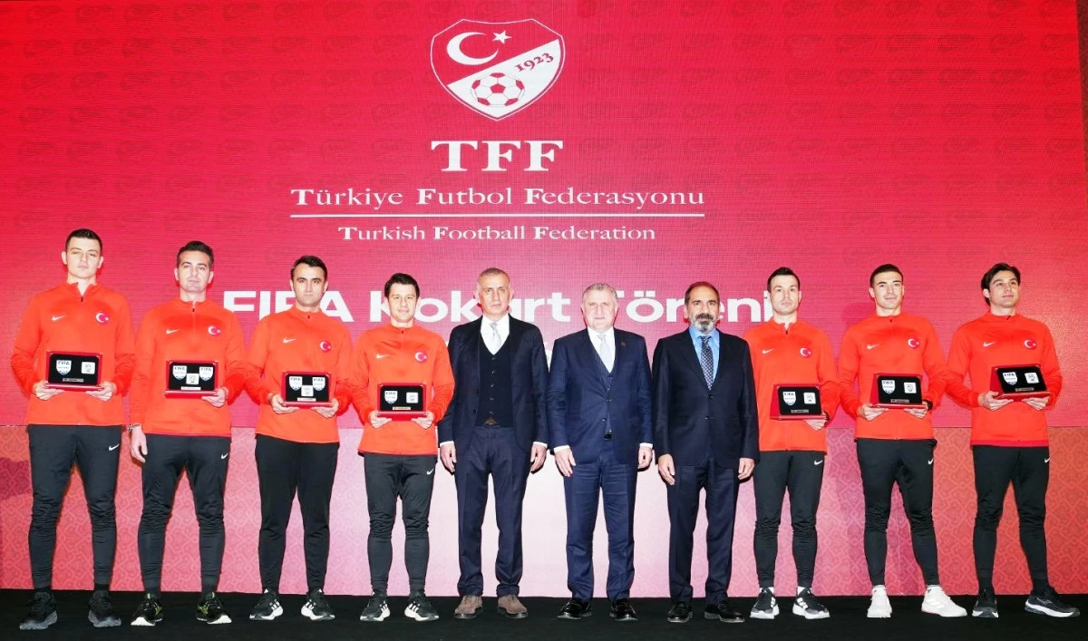FIFA kokartı takacak hakemler belli oldu!
