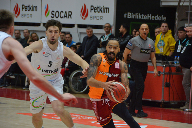 Galatasaray İzmir'de galip:94-77