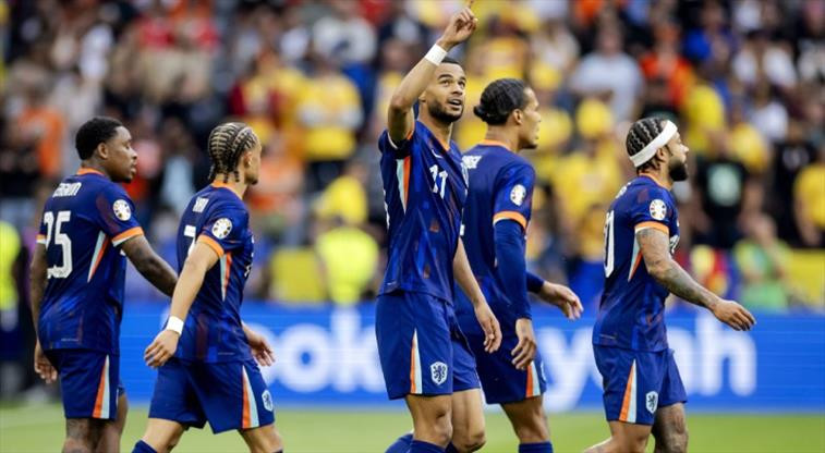 Hollanda güle oynaya çeyrek finalde:3-0
