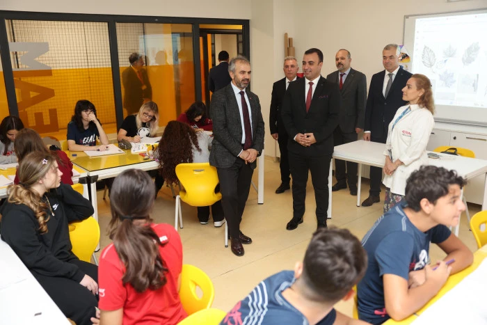 İl Mill&icirc; Eğitim M&uuml;d&uuml;r&uuml; Yusuf T&uuml;fek&ccedil;i'den Eral Okulları'na Ziyaret