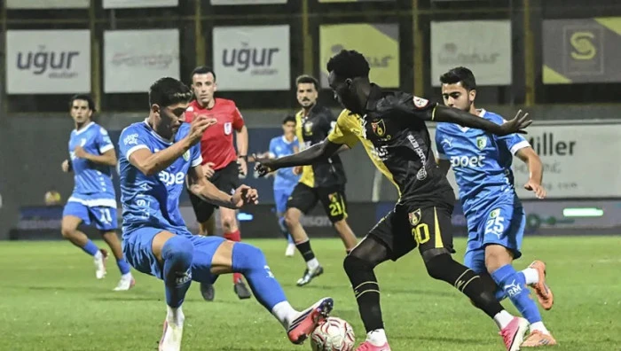 İstanbul'daki gol d&uuml;ellosunda kazanan &ccedil;ıkmadı:2-2