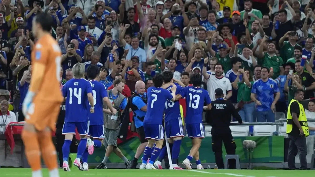 Japonya farklı kazandı:4-0