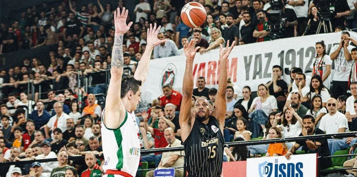  Karşıyaka, evinde galip:68-67