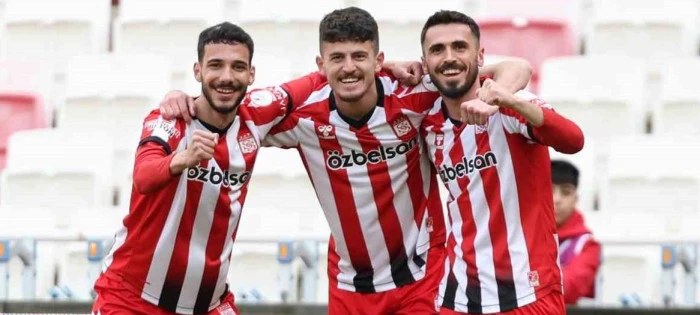  Sivasspor, evinde farklı galip:4-1