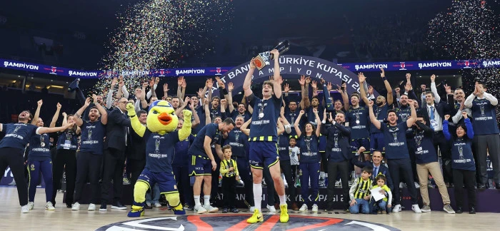 T&uuml;rkiye Kupası'nda  Fenerbah&ccedil;e 10. kez şampiyon:91-74