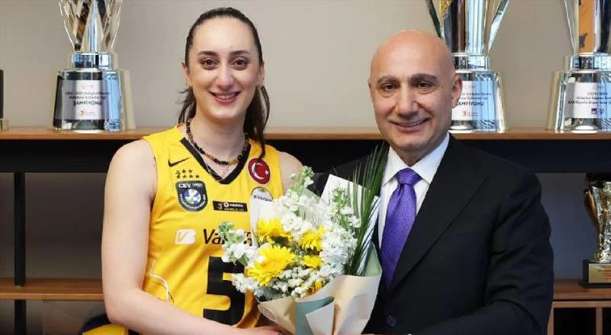 VakıfBank Kadın Voleybol Takımı, Ay&ccedil;a Ayka&ccedil;'a veda etti!