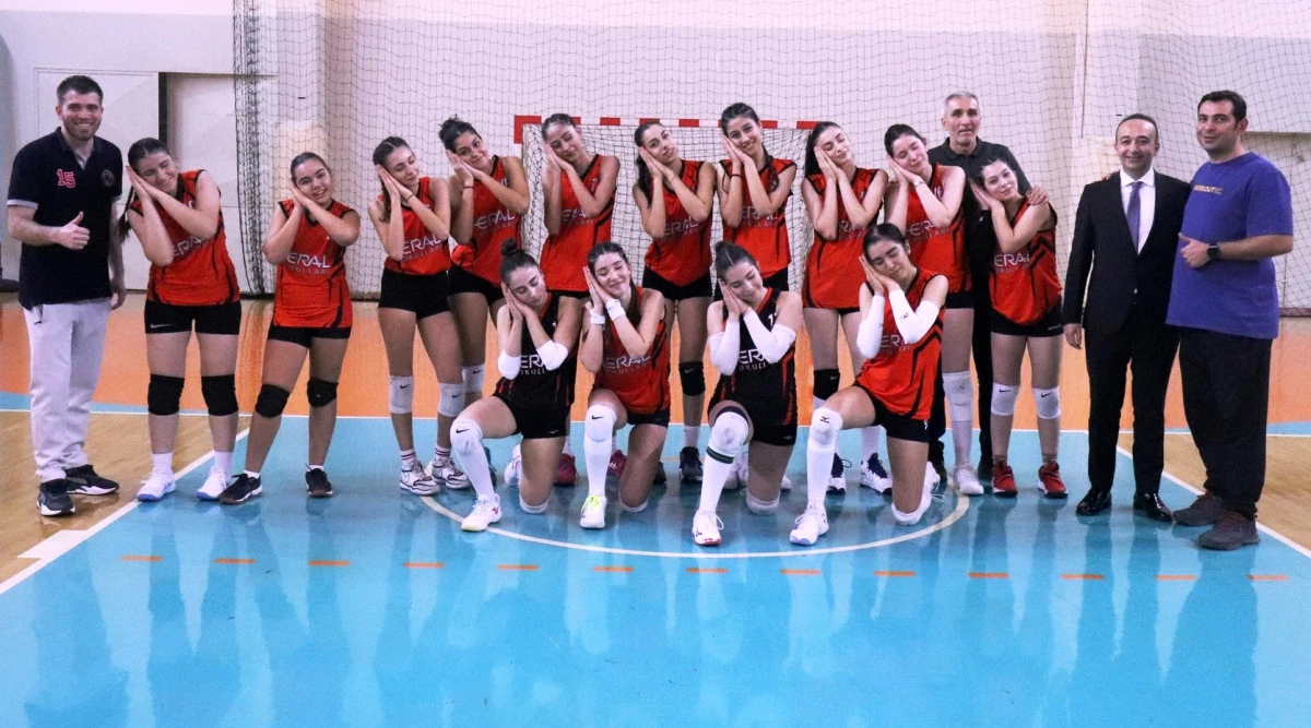 Voleybolda Eral Okulları Adana Şampiyonu